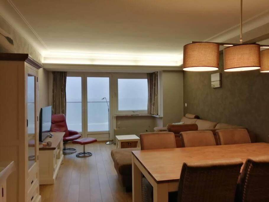 Lovely N° 9 Op Ieder Moment Een Prachtig Zeezicht & Zwembad Middelkerke Dış mekan fotoğraf