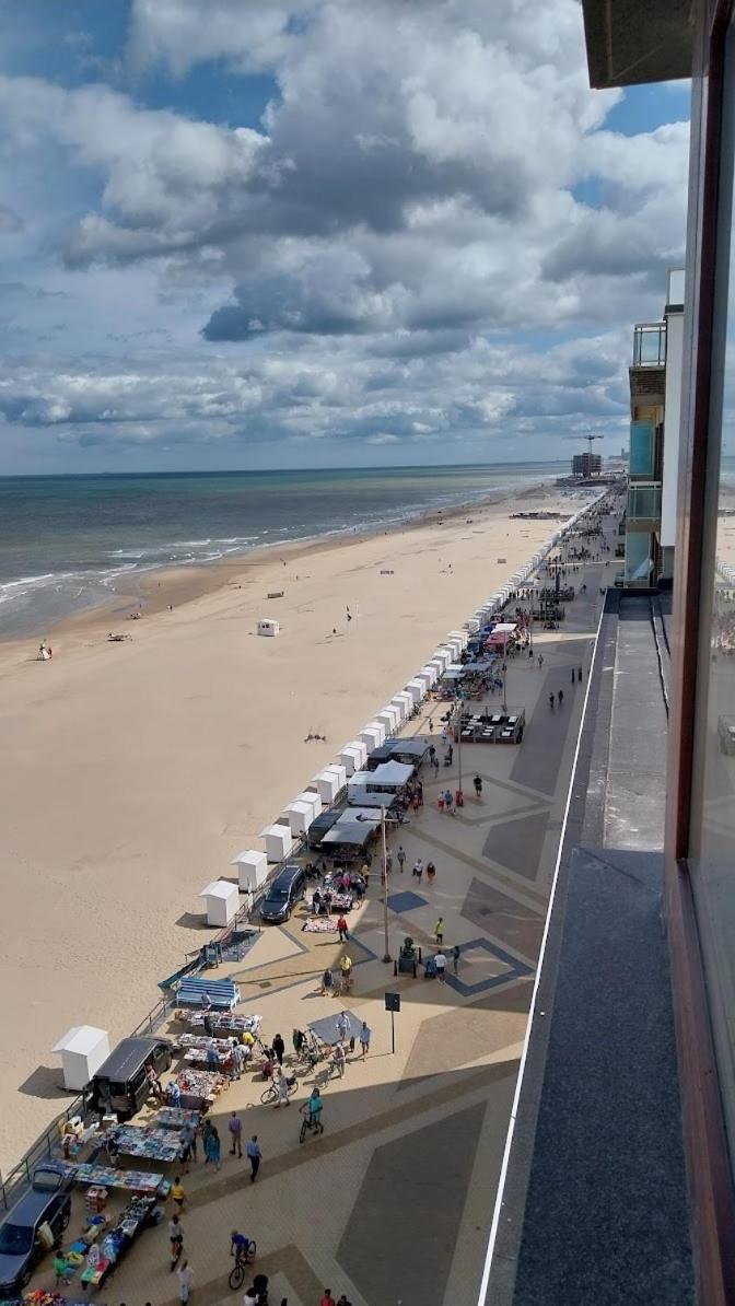 Lovely N° 9 Op Ieder Moment Een Prachtig Zeezicht & Zwembad Middelkerke Dış mekan fotoğraf